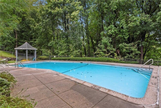 Building Photo - 100 Chateau Ln