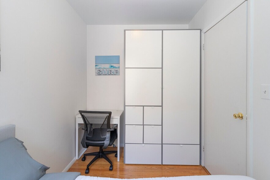 Building Photo - 334 E 96th St