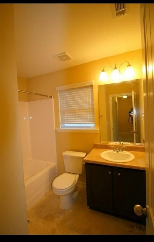 Building Photo - Charming 3BR Townhome in Norcross