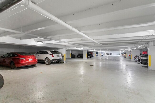 Building Photo - 3100 NE 49th St