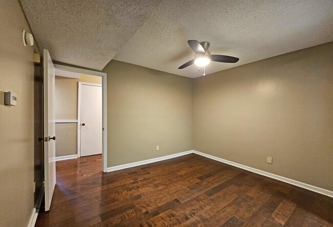 Building Photo - 597 Emory Oaks Way