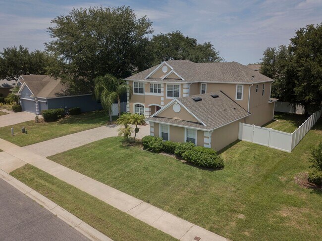 Building Photo - BEAUTIFUL 5 Bedroom/4 Bath Home Located in...