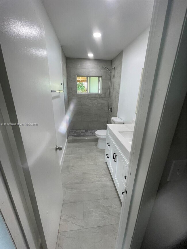 Building Photo - 15563 SW 107th Pl