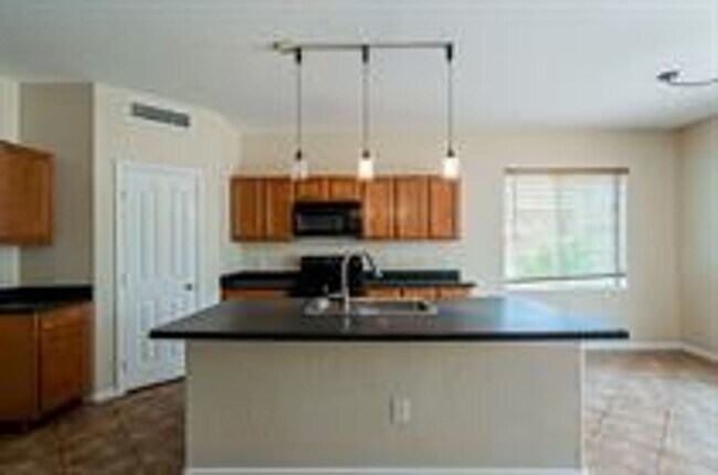 Building Photo - Limited Time: No Application Fee Required Apply for FREE — $55 Fee Waived 5 BDRM 2.5 BATHS