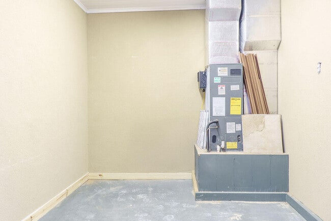 Building Photo - 2115 Stallion Rd
