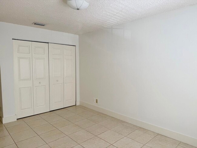 Building Photo - 6308 La Costa Dr