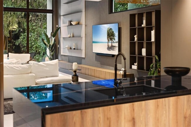 Building Photo - 77 SW 18th Terrace