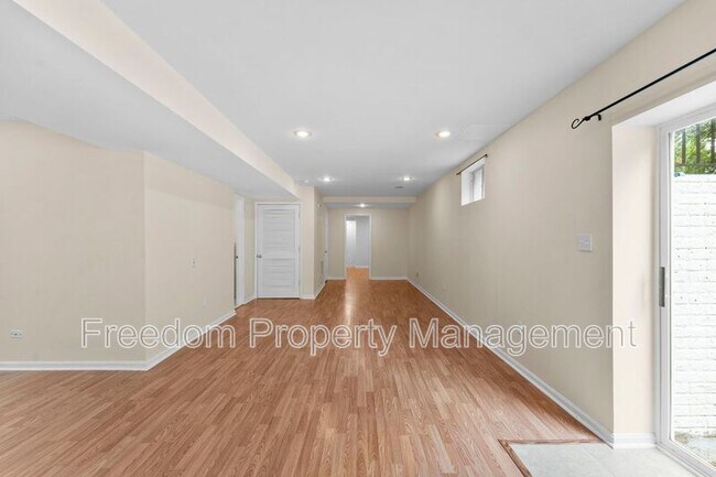 Building Photo - 9140 Worthington Dr