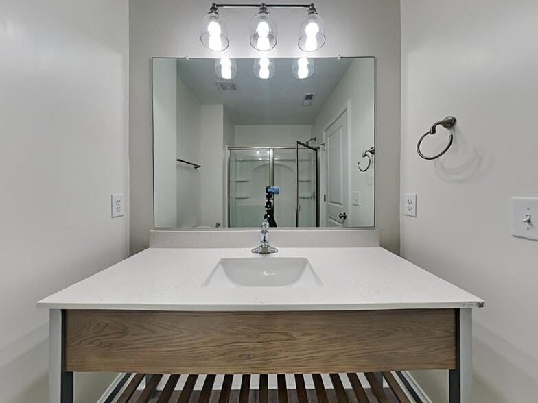 Building Photo - 2408 Eagle Creek Ct