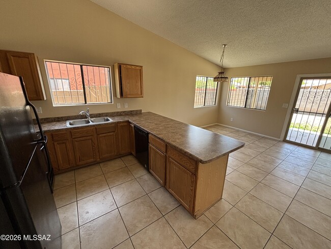 Building Photo - 1725 W Sauvignon Dr