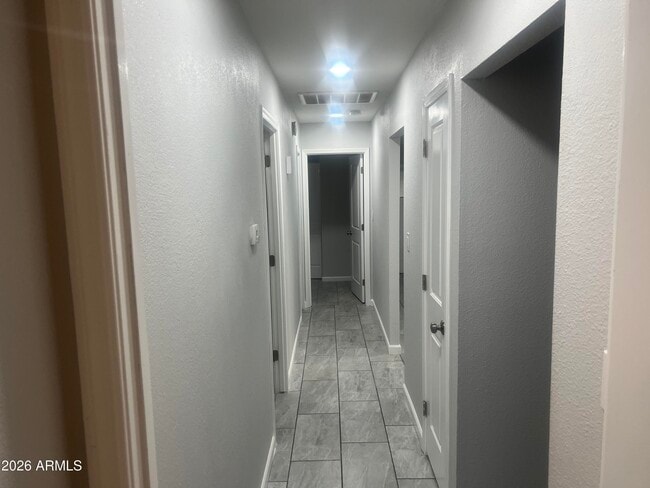 Building Photo - 5406 S Hazelton Ln