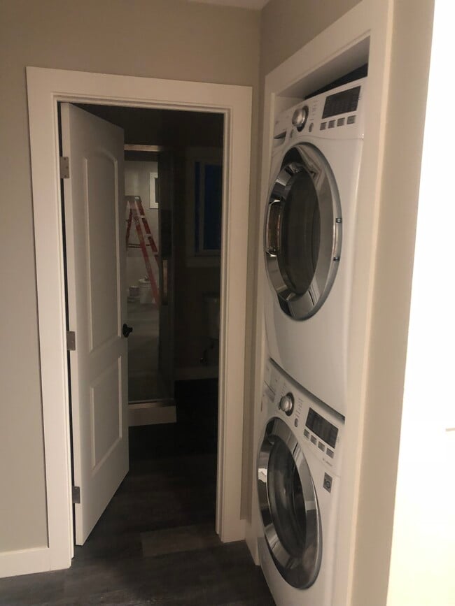 Building Photo - 541 Pamlar Ave