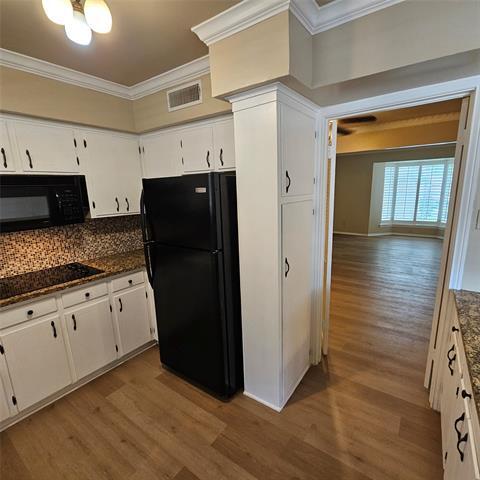 Building Photo - 6033 Sandhurst Ln