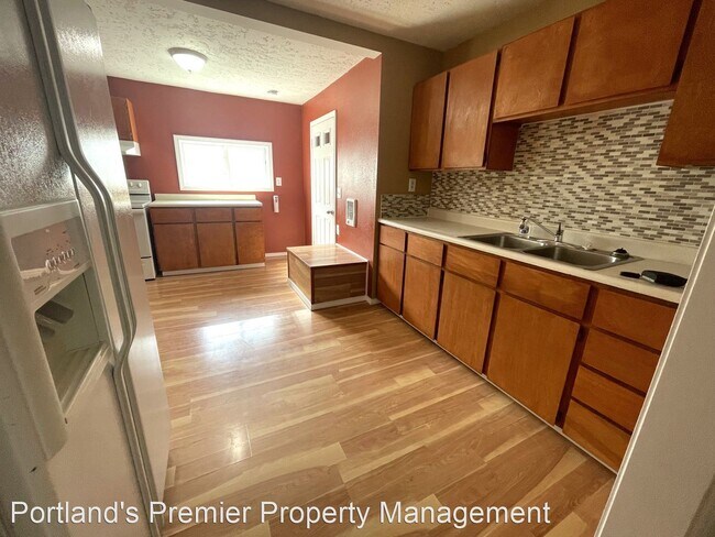 Building Photo - 4 br, 1 bath House - 9312 E Burnside Street