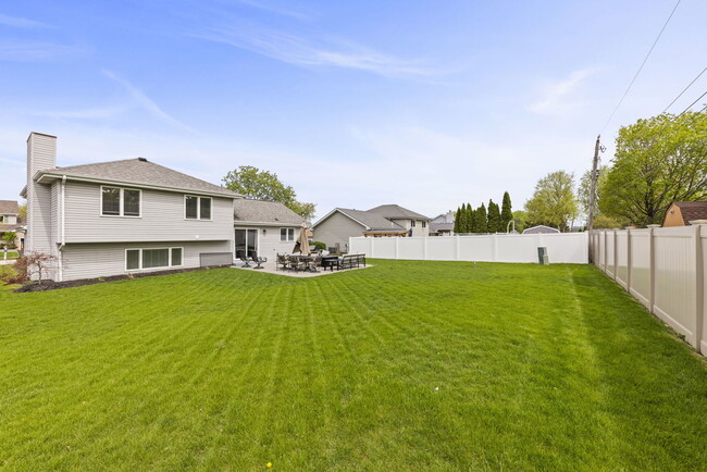 Building Photo - 16505 Timberview Dr