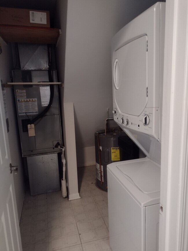 Building Photo - 83 Avon Ln