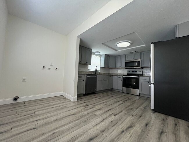 Building Photo - 310 E Tomlin St