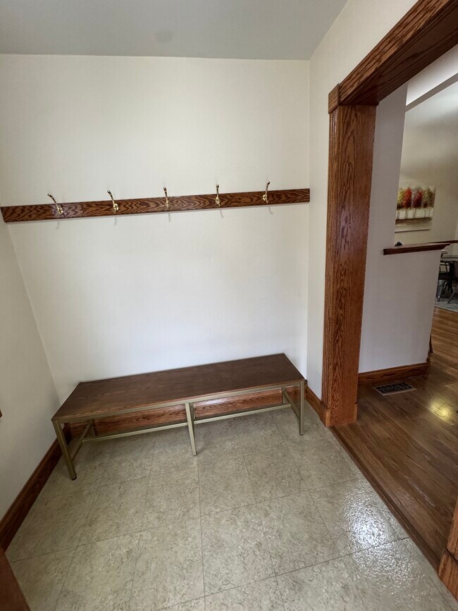 Building Photo - 1406 Shelby St