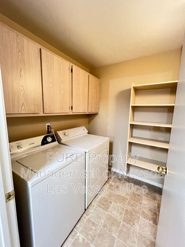 Building Photo - 7885 W Flamingo Rd