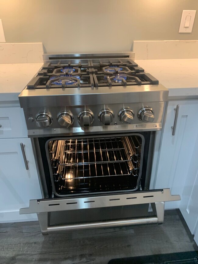 Building Photo - 145 S La Peer Dr