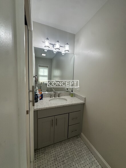 Building Photo - 331 Savin Hill Ave
