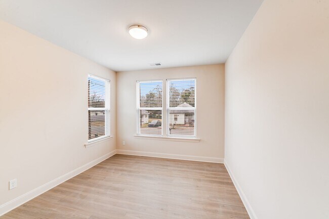 Building Photo - 645 Brookwood St