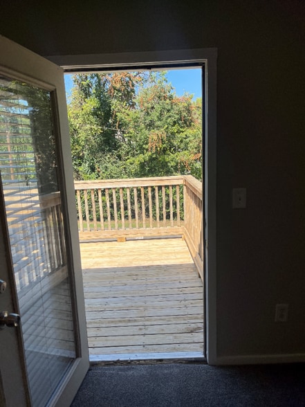 Building Photo - 940 Gale Ln