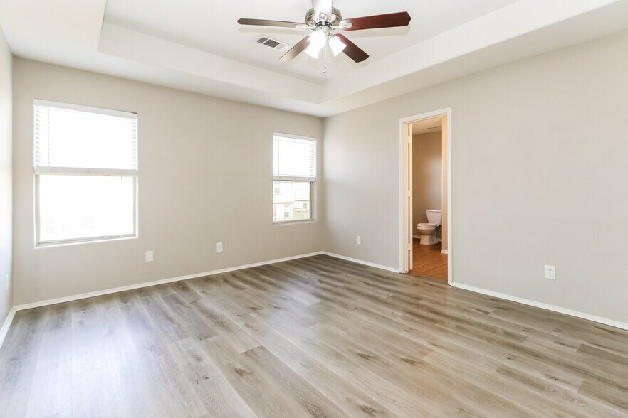 Building Photo - 16770 N Thrasher Dr