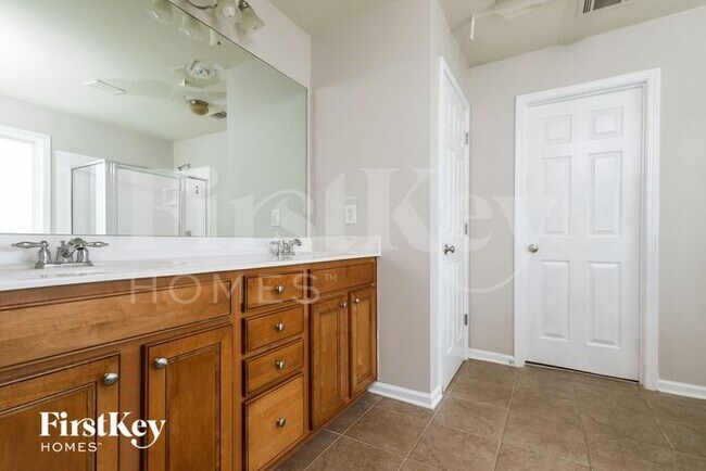 Building Photo - 3310 Castleberry Village Cir