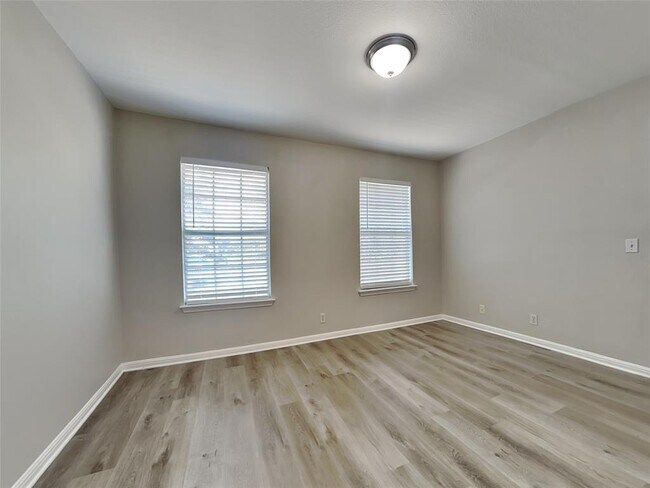 Building Photo - 501 Tobin Dr
