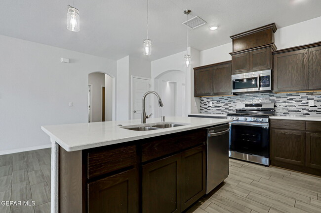 Building Photo - 2505 Mike Price Dr