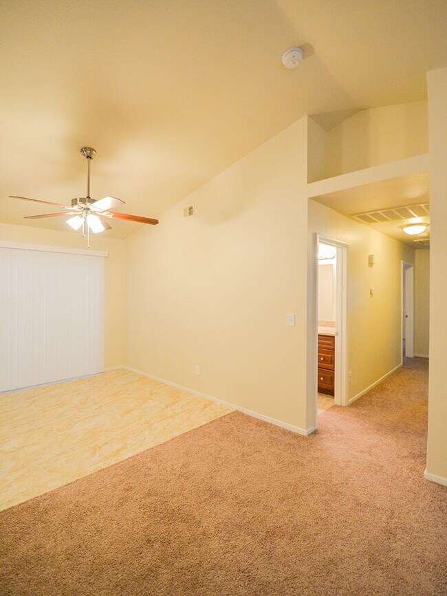 Building Photo - 3825 Gulliver St