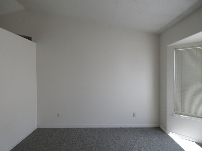 Building Photo - 461 E Cobblecreek Dr