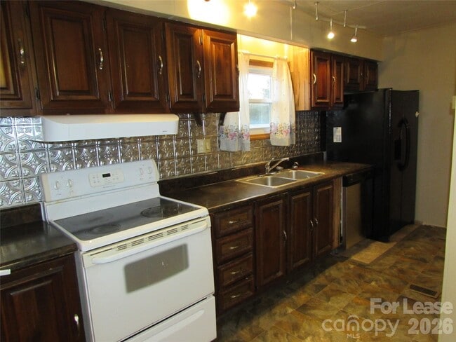 Building Photo - 124 Cove View Dr