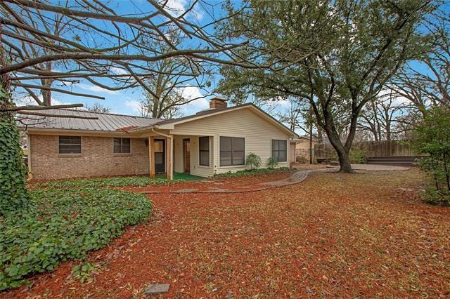 Building Photo - 150 Oak Dr