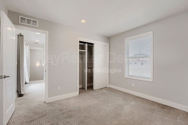 Building Photo - 758 S Leyden St