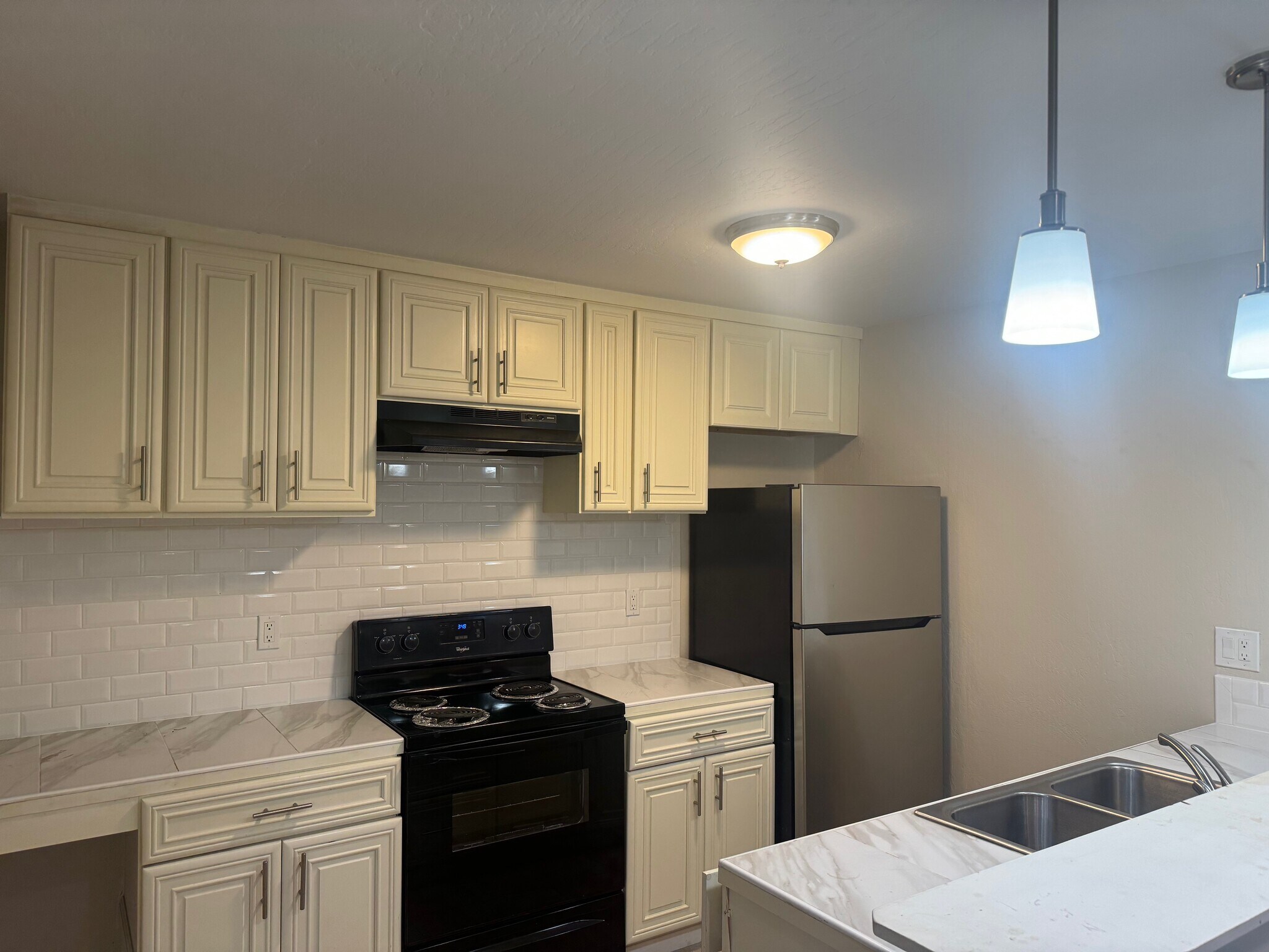 Building Photo - 1378 Branham Ln