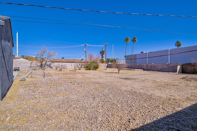 Building Photo - 1037 Yucca Ave
