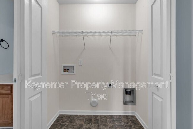 Building Photo - 540 Lake Way