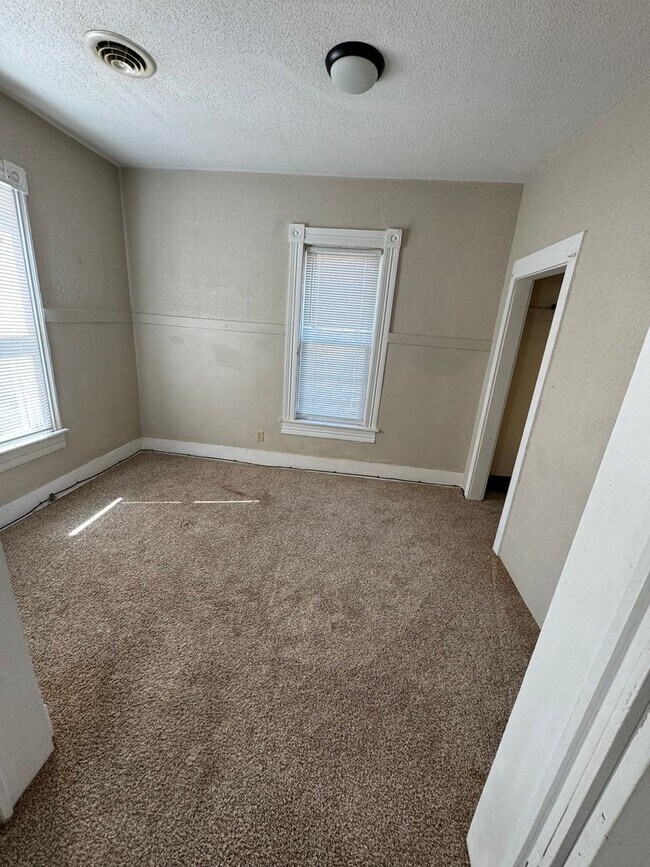 Building Photo - Sunshine