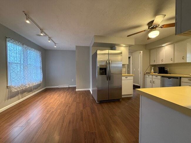 Building Photo - Private and Serene Beauty