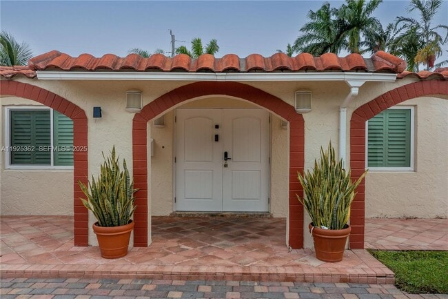 Building Photo - 1900 N Victoria Park Rd