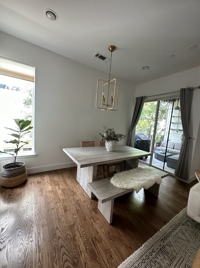 Building Photo - 5705 Bryan Pkwy