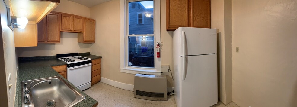 kitchen - 24 Loomis St