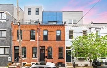 Building Photo - 2232 Latona St