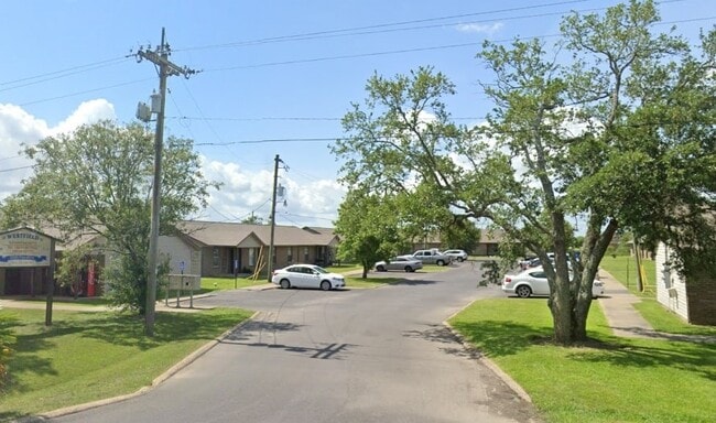 Building Photo - 815 E Russell Ave