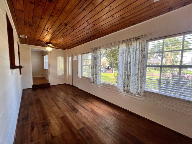 Building Photo - 1009 Clearview Ave