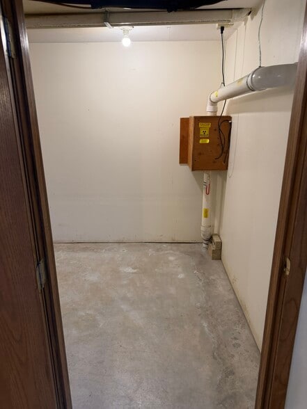 Large Storage off Great Room - 304 3rd St NE