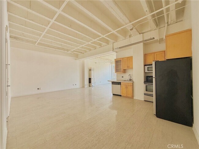 Building Photo - 312 W 5th St