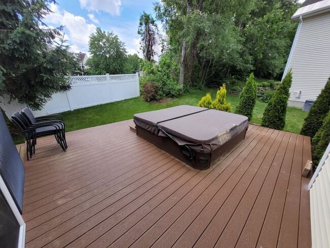 Building Photo - $4200 - 4 Bed / 2.5 Bath Single Family Home in Merrimack on a Cul-de-sac!